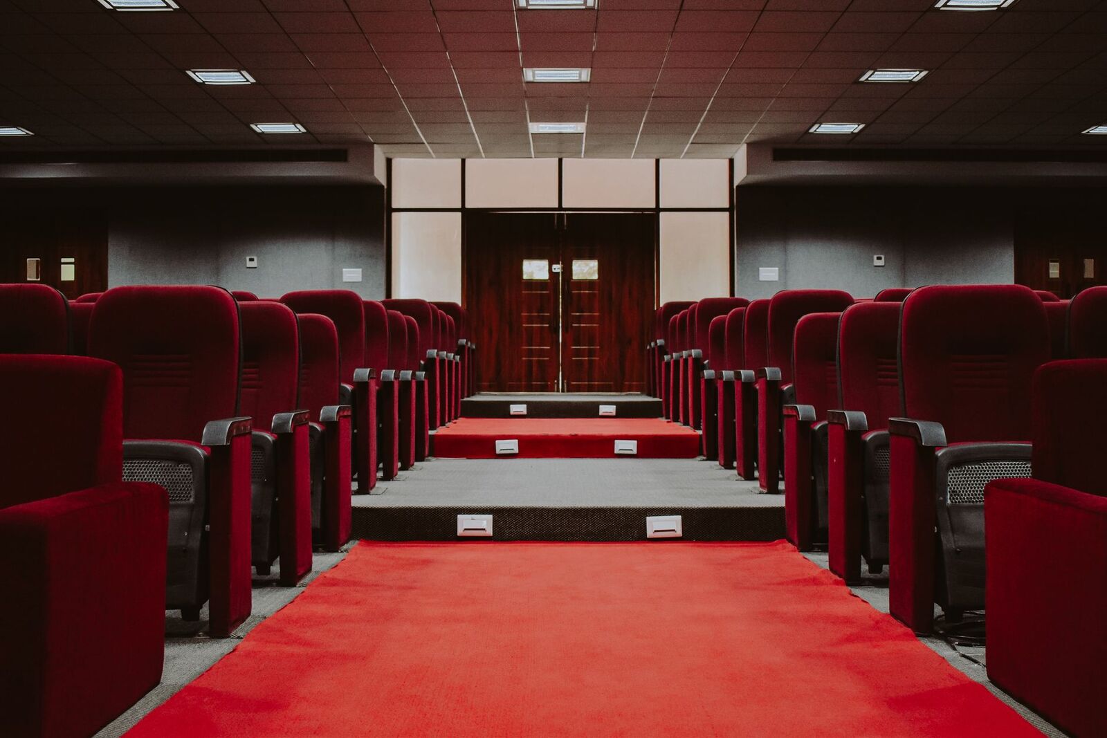 Kada film izgovori sopstveno ime: Fenomen naslovnih replika u scenariju