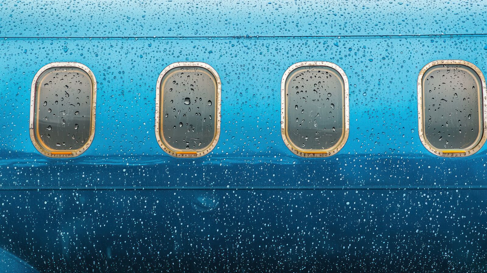 Mali detalji sa velikom ulogom: Zašto avioni imaju ispuste iznad vrata